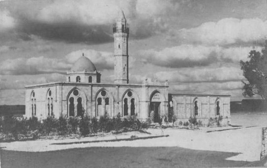 The mosque in Beersheba in 1917, photographed in black and white